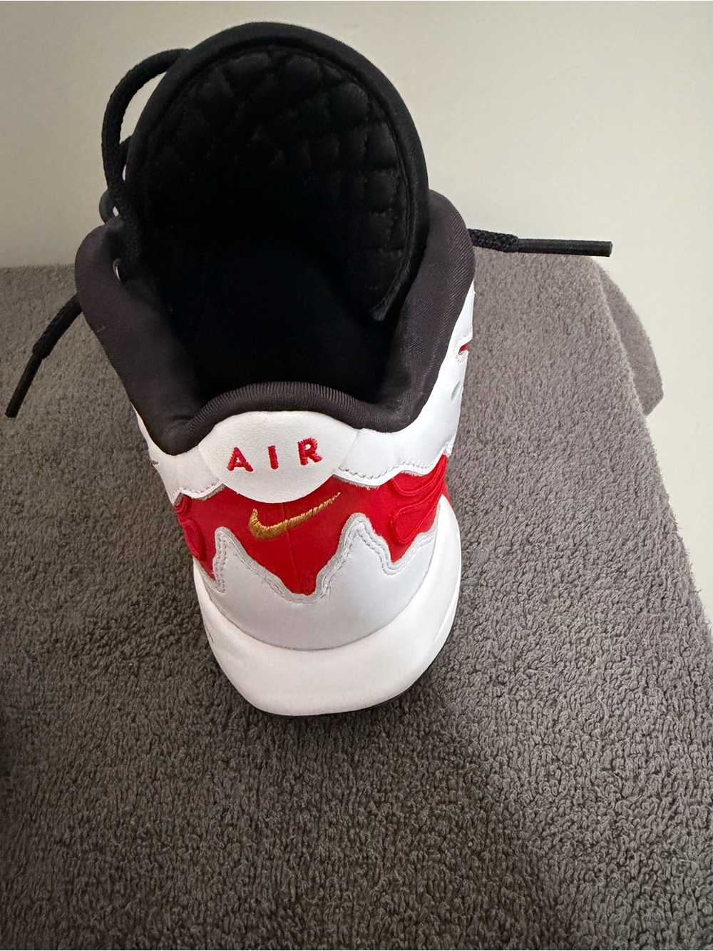 Nike Men’s Black White Red Sneakers - Picture 8 of 9